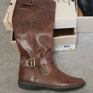 Brand new, never been worn brown boc boots